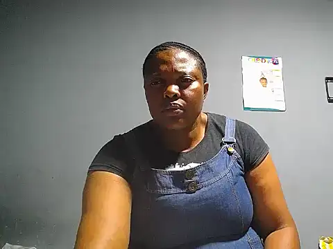 Snapshot of SEXYBUSTYEBONYXX chatting on February 8, 10:51 pm SEXYBUSTYEBONYXX online show from February 8, 10:51 pm