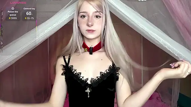 Snapshot of EvaQT chatting on February 19, 7:27 am EvaQT online show from February 19, 7:27 am