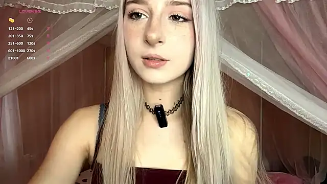 Snapshot of EvaQT chatting on February 28, 8:25 am EvaQT online show from February 28, 8:25 am