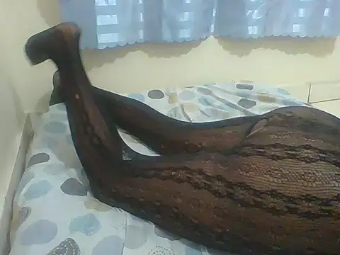 Snapshot of Latin_toes chatting on February 22, 9:33 am Latin toes online show from February 22, 9:33 am