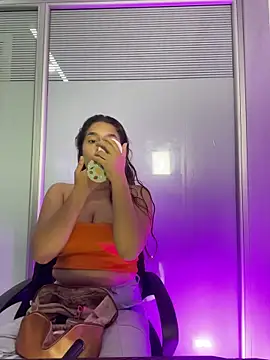 Emily Harpeer online show from May 24, 11:54 am