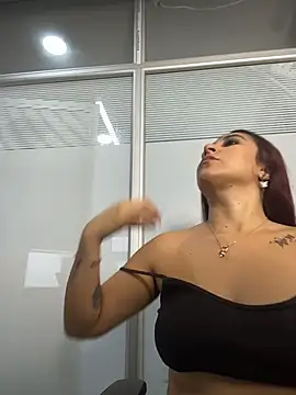 Snapshot of Emily_Harpeer chatting on February 18, 11:28 am Emily Harpeer online show from February 18, 11:28 am