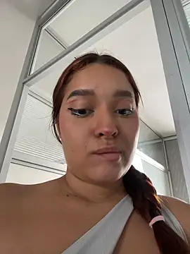 Snapshot of Emily_Harpeer chatting on February 9, 11:30 am Emily Harpeer online show from February 9, 11:30 am