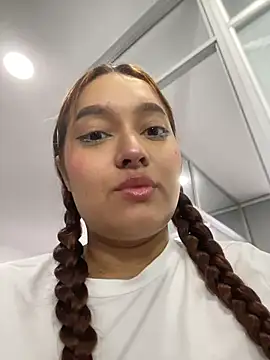 Snapshot of Emily_Harpeer chatting on February 12, 11:32 am Emily Harpeer online show from February 12, 11:32 am