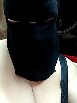 Warda Egy online show from April 4, 8:37 pm