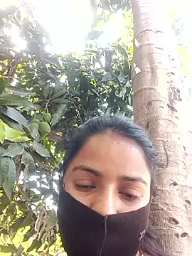 Snapshot of Komal4050 chatting on May 21, 8:44 am Komal4050 online show from May 21, 8:44 am