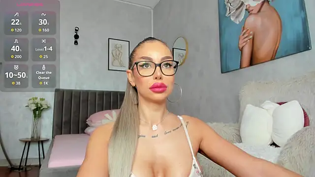 ElinaMoon  online show from April 24, 7:32 am