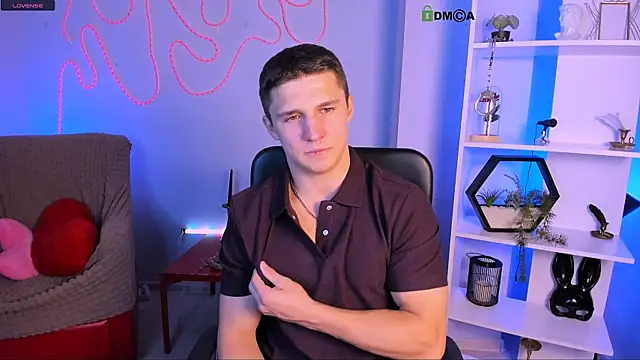 Snapshot of emmanuel_shine chatting on July 10, 5:51 am emmanuel shine online show from July 10, 5:51 am