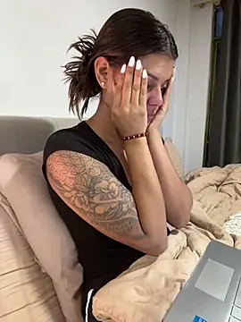 Snapshot of RachelWeisz_ chatting on May 19, 10:33 am RachelWeisz online show from May 19, 10:33 am