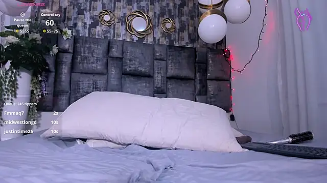 Snapshot of MiiaTauro chatting on February 22, 11:12 am MiiaTauro online show from February 22, 11:12 am