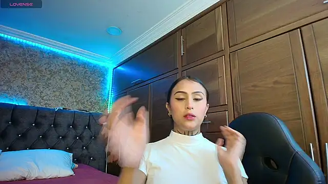 sarah escobarr online show from February 18, 1:18 pm