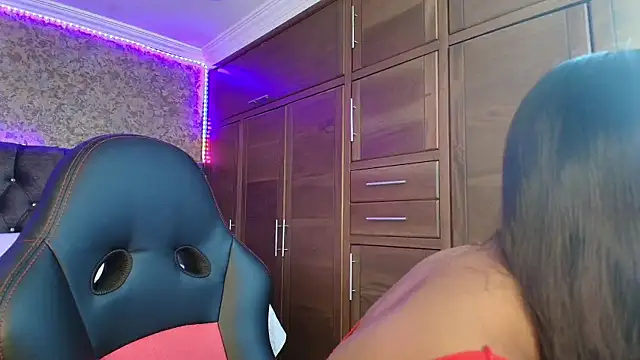 sarah escobarr online show from February 9, 1:53 pm