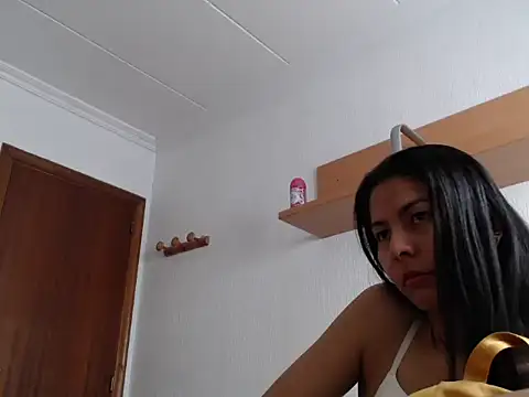 Snapshot of ZeforAitanna chatting on February 13, 10:26 am ZeforAitanna online show from February 13, 10:26 am