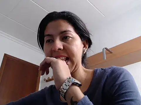 Snapshot of ZeforAitanna chatting on February 11, 10:15 am ZeforAitanna online show from February 11, 10:15 am