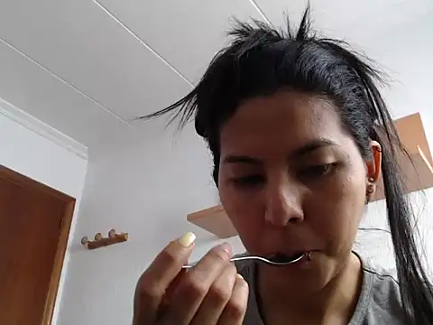 Snapshot of ZeforAitanna chatting on February 17, 2:25 pm ZeforAitanna online show from February 17, 2:25 pm