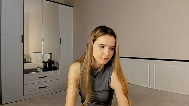 Snapshot of OnyxViper chatting on June 4, 7:02 am OnyxViper online show from June 4, 7:02 am