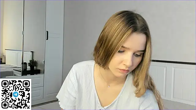 Snapshot of OnyxViper chatting on June 6, 7:35 am OnyxViper online show from June 6, 7:35 am