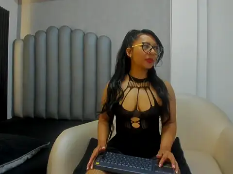 Isabella-001 online show from February 14, 12:05 pm