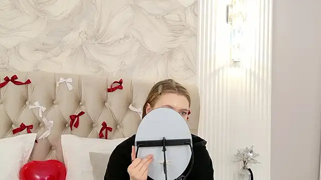 StacyHicks online show from February 12, 3:01 pm