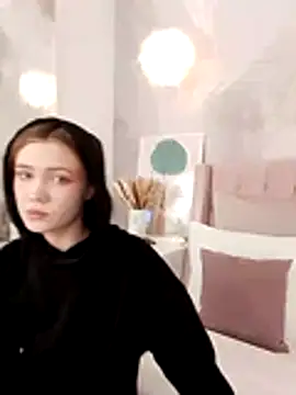 StacyHicks online show from April 14, 3:17 pm