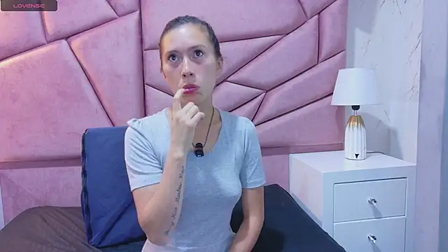 kimberlypink  online show from February 8, 11:41 am