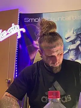 Smokebluntafterblunt online show from April 4, 1:45 am