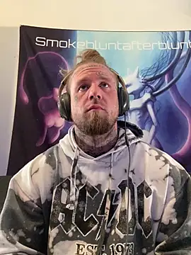 Smokebluntafterblunt online show from May 7, 10:35 pm
