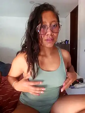 Snapshot of Camila_Lopez1 chatting on February 17, 3:20 pm Camila Lopez1 online show from February 17, 3:20 pm