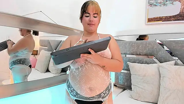 Snapshot of Katey_Curvy01_ chatting on February 17, 11:51 am Katey Curvy01 online show from February 17, 11:51 am