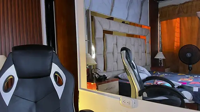 Snapshot of AgathaSanderhs_ chatting on February 27, 9:47 pm AgathaSanderhs online show from February 27, 9:47 pm