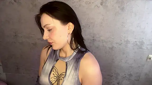 Snapshot of Mona_Fox chatting on February 15, 7:51 am Mona Fox online show from February 15, 7:51 am