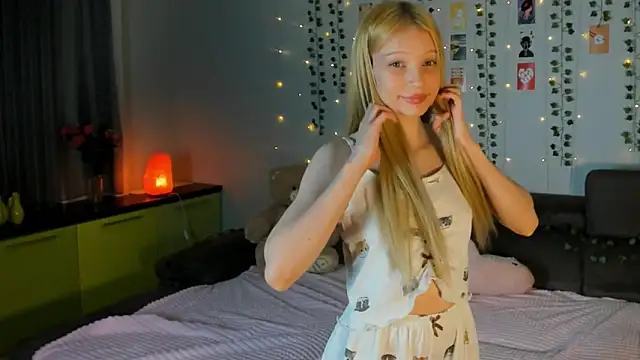 Kiracute18 online show from April 24, 4:53 pm