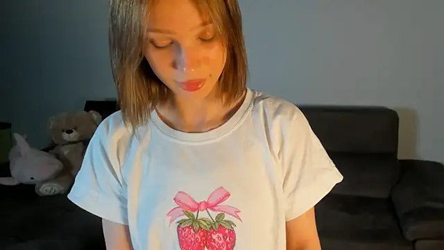 Kiracute18 online show from June 14, 6:42 pm