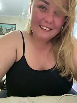 Snapshot of Mommy-girl-Lola chatting on June 3, 11:22 am Mommy-girl-Lola online show from June 3, 11:22 am