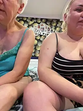 Mommy-girl-Lola online show from March 15, 7:10 pm