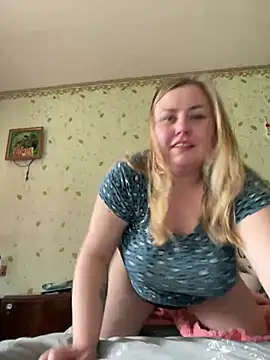 Mommy-girl-Lola online show from April 7, 8:05 am