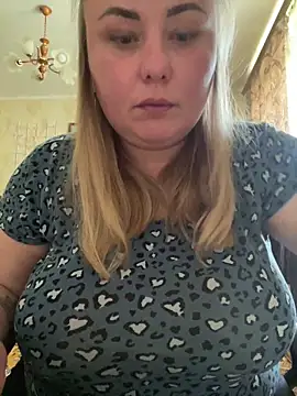 Snapshot of Mommy-girl-Lola chatting on June 1, 9:42 am Mommy-girl-Lola online show from June 1, 9:42 am