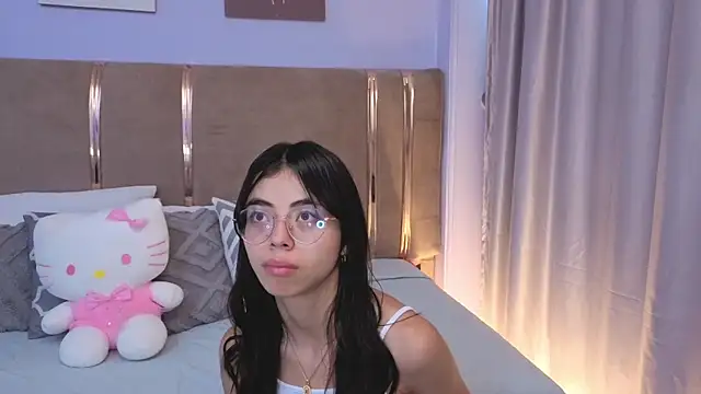 Snapshot of Mia_Naive chatting on June 26, 12:11 pm Mia Naive online show from June 26, 12:11 pm