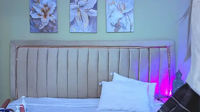 Mia Naive online show from April 16, 12:06 pm