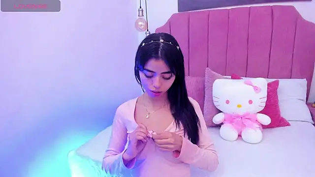 Snapshot of Mia_Naive chatting on June 10, 12:17 pm Mia Naive online show from June 10, 12:17 pm