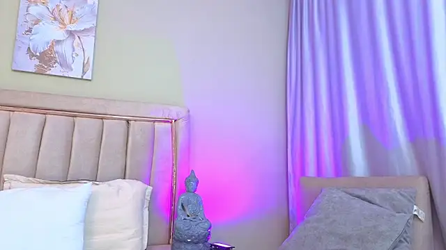 Mia Naive online show from March 11, 11:48 am