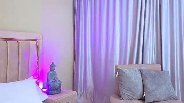 Mia Naive online show from April 17, 11:57 am