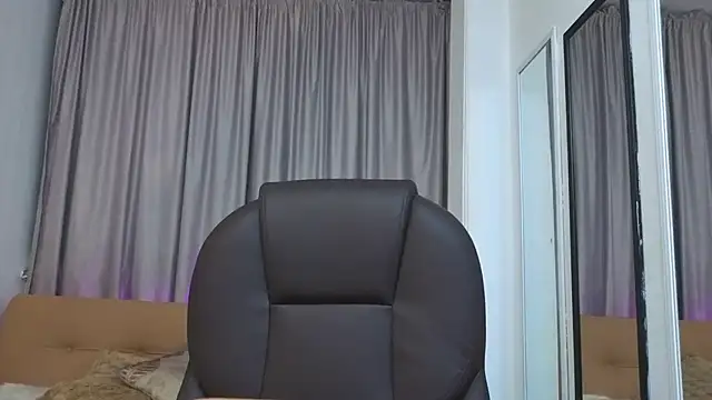 Mia Naive online show from March 27, 12:28 pm