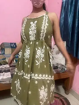 Snapshot of Hello_Priya16 chatting on June 18, 10:37 pm Hello Priya16 online show from June 18, 10:37 pm