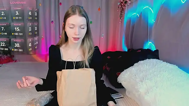 lada2k4 online show from April 9, 5:20 am