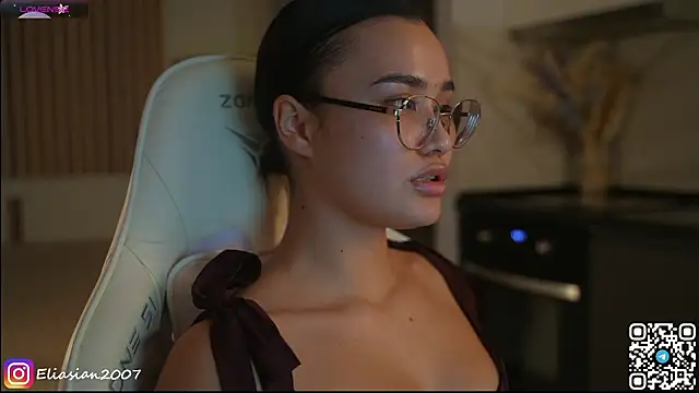 Snapshot of Eliasian chatting on February 21, 1:46 pm Eliasian online show from February 21, 1:46 pm