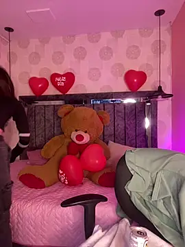 alahia pink online show from February 24, 4:24 am