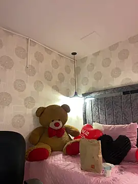 alahia pink online show from February 12, 1:16 am