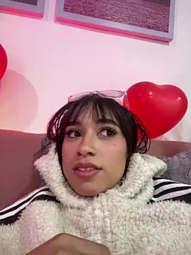 alahia pink online show from February 18, 3:04 am