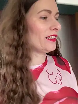 Midnight Munch online show from April 15, 10:10 am